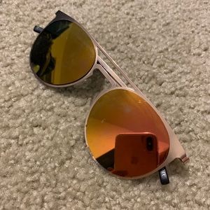 🎉 (5/$20) Rose gold sunglasses with rainbow tint